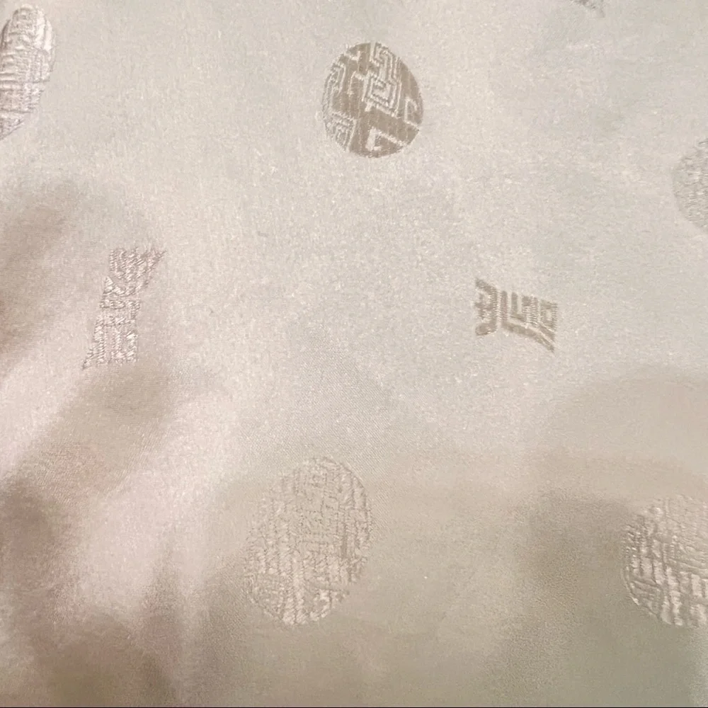 Longevity Hangzhou China. Women Light gold robe. 100% Silk. Size : M - Picture 4 of 12